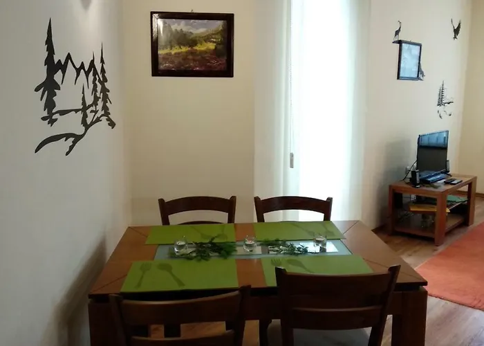 Apartment Pine Tree D34