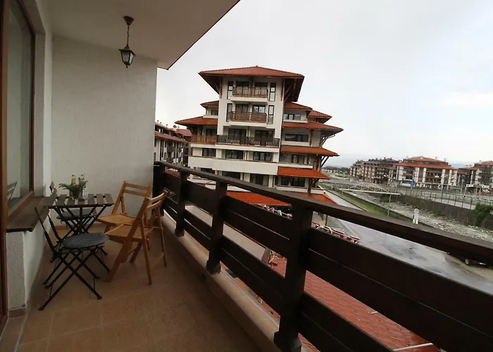 Apartment Pine Tree D34 *